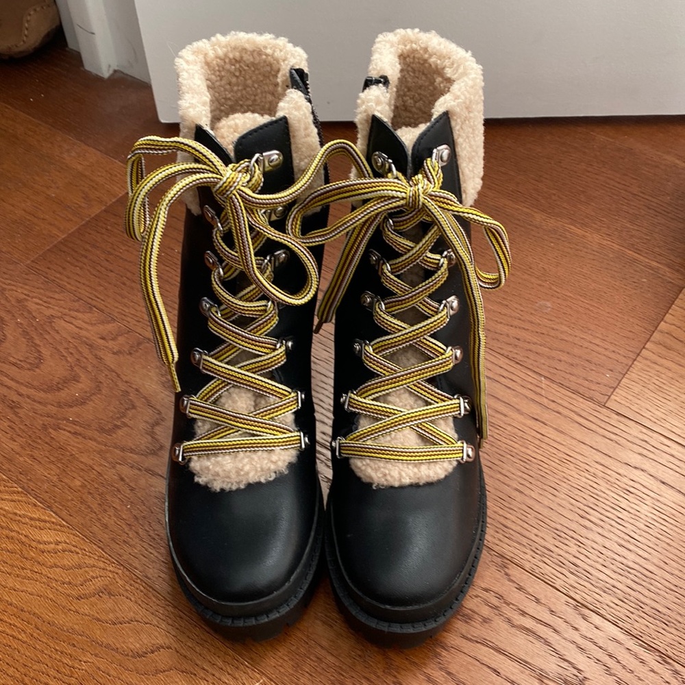 Adorable boots! Never worn!